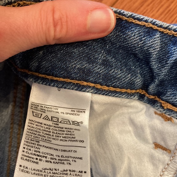 Old Navy Wide Leg Extra High Rise Distressed Cropped Jeans - Picture 3 of 4